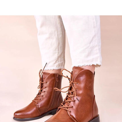 Boots model 221372 - Très Elite