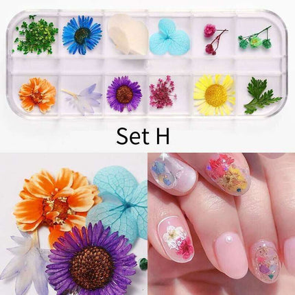 Botanical Beauty Nail Art Set with Dried Floral Accents and Sparkling Rhinestones- Très Elite- Très Elite