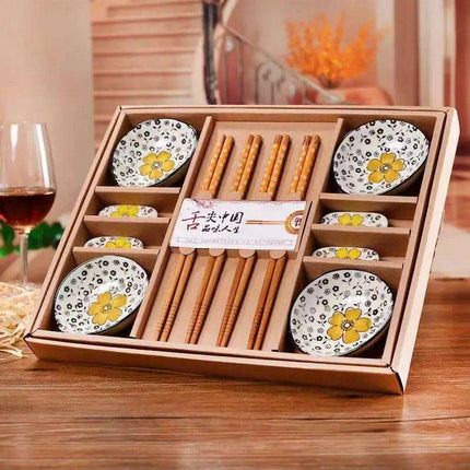 Celestial Harmony: Exquisite Handcrafted Chinese Dining Set with Elegant Chopsticks and Porcelain Plates - Très Elite