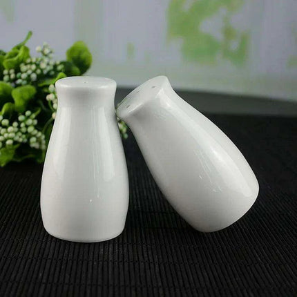 Ceramic Salt and Pepper Shaker Set with Bamboo Tray in Farmhouse Style - Très Elite