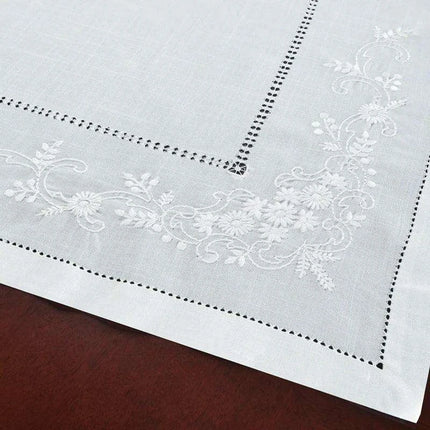 Chamomile Elegance White Table Linen Set by Jimo Lace - Très Elite