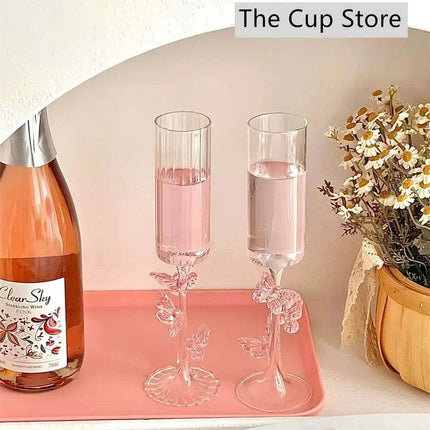 Charming 3D Butterfly Clear Glass Wine Goblet for Elegant Entertaining - Très Elite