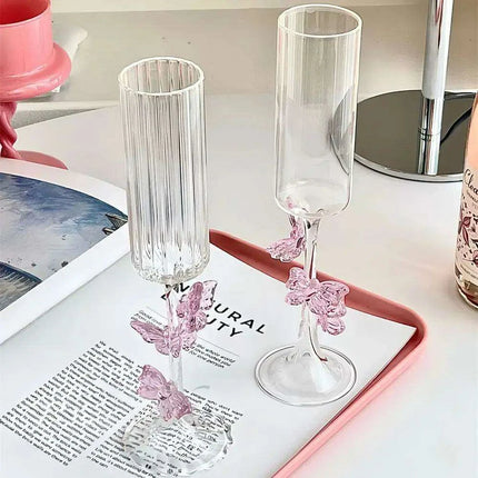 Charming 3D Butterfly Clear Glass Wine Goblet for Elegant Entertaining - Très Elite