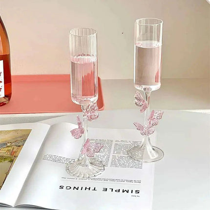 Charming 3D Butterfly Clear Glass Wine Goblet for Elegant Entertaining - Très Elite
