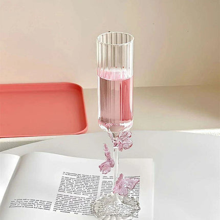 Charming 3D Butterfly Clear Glass Wine Goblet for Elegant Entertaining - Très Elite
