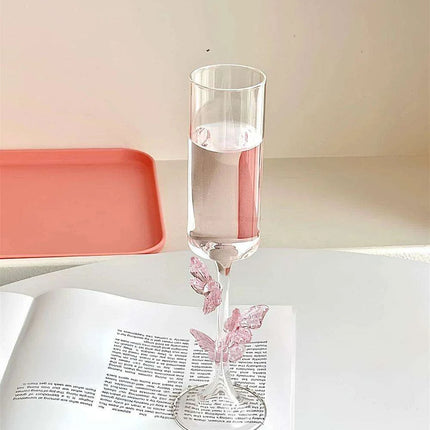 Charming 3D Butterfly Clear Glass Wine Goblet for Elegant Entertaining - Très Elite