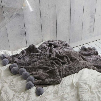 Charming Chenille Knit Throw Blanket with Delightful Pompoms - Cozy Elegance for Your Living Space - Très Elite