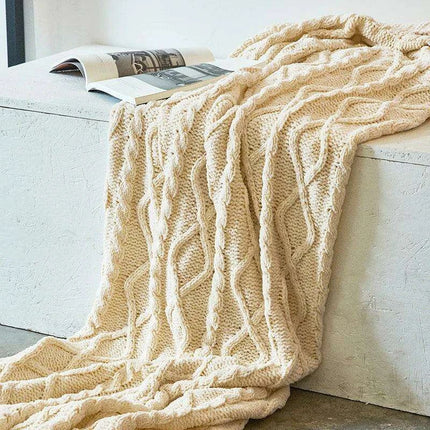 Charming Chenille Knit Throw Blanket with Delightful Pompoms - Cozy Elegance for Your Living Space - Très Elite