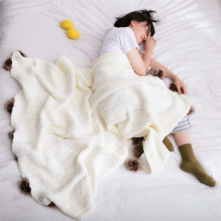 Charming Chenille Knit Throw Blanket with Delightful Pompoms - Cozy Elegance for Your Living Space - Très Elite