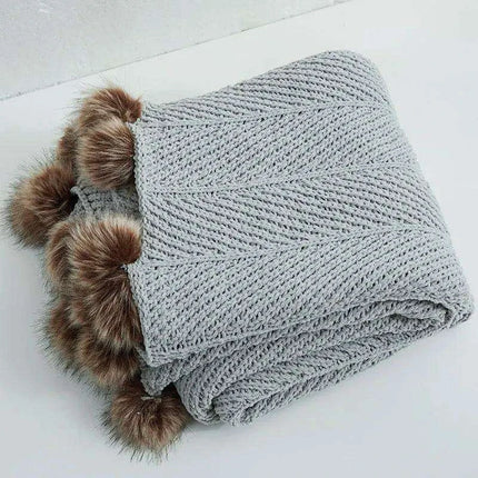 Charming Chenille Knit Throw Blanket with Delightful Pompoms - Cozy Elegance for Your Living Space - Très Elite