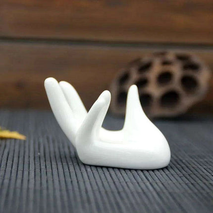 Charming Hand-Crafted Ceramic Egg Holder for Elegant Breakfasts - Très Elite
