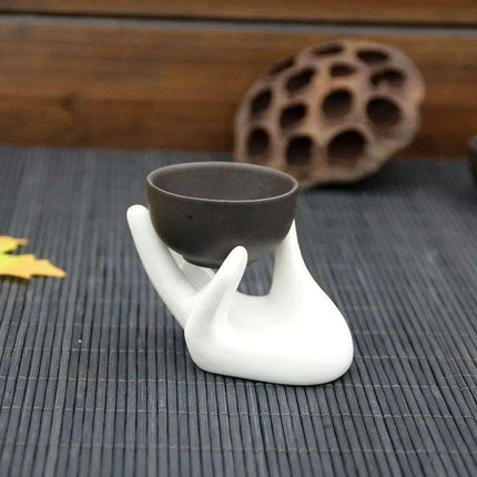 Charming Hand-Crafted Ceramic Egg Holder for Elegant Breakfasts - Très Elite
