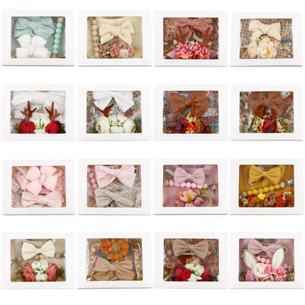 Charming Holiday Floral Baby Bib Set with Pacifier Clip - Perfect Christmas Gift - Très Elite