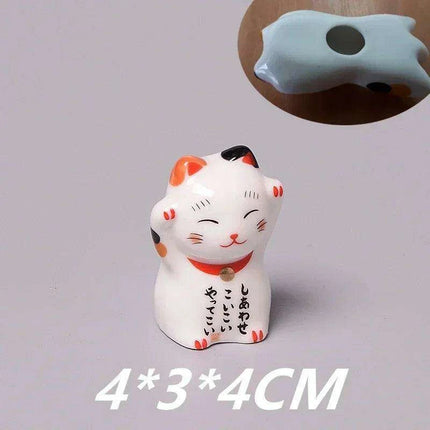 Charming Maneki Neko Ceramic Chopsticks Rest - Infuse Your Dining Experience with Japanese Good Fortune - Très Elite