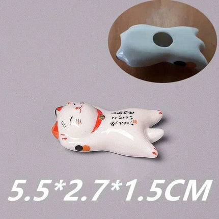 Charming Maneki Neko Ceramic Chopsticks Rest - Infuse Your Dining Experience with Japanese Good Fortune - Très Elite