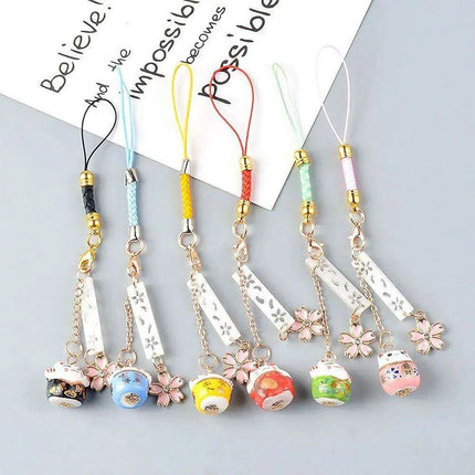 Charming Maneki Neko Keychain - Cute Japanese Lucky Cat Phone Charm for Thoughtful Gifts and Couples - Très Elite