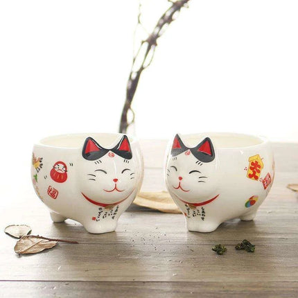 Charming Maneki Neko Porcelain Cat Tea Set with Plutus Teapot for Enchanting Tea Experiences - Très Elite