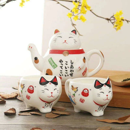 Charming Maneki Neko Porcelain Cat Tea Set with Plutus Teapot for Enchanting Tea Experiences - Très Elite