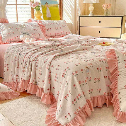 Charming Rabbit Pattern Seersucker Quilt..