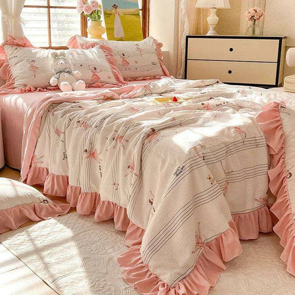 Charming Rabbit Pattern Seersucker Quilt - Très Elite