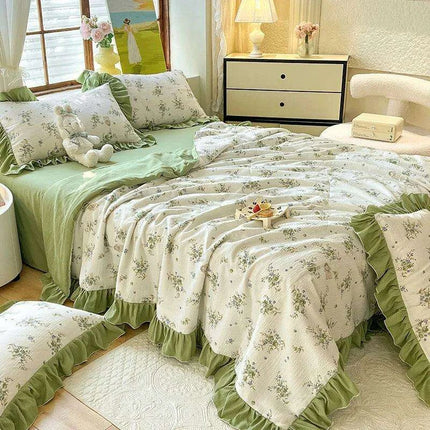 Charming Rabbit Pattern Seersucker Quilt - Très Elite
