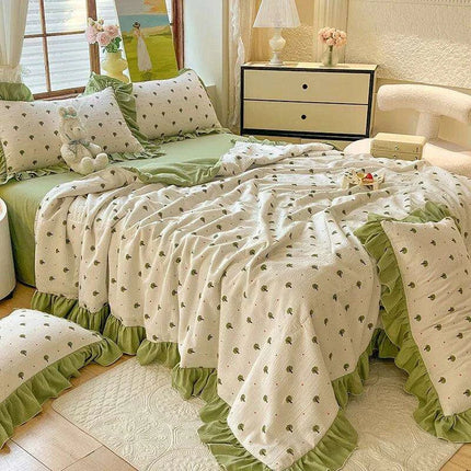 Charming Rabbit Pattern Seersucker Quilt..