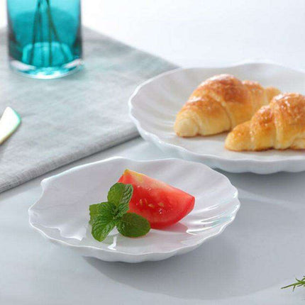 Charming Scalloped White Ceramic Dish with Timeless Elegance - Très Elite