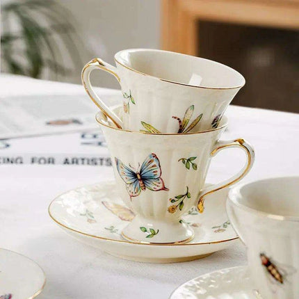 Charming Vintage Butterfly Tea and Coffee Set - Exquisite Porcelain and Bone China, Luxurious 800ml Pot with Matching Saucer - Très Elite