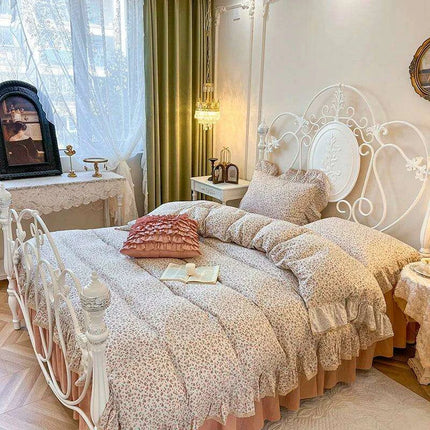 Charming Vintage Floral Lace Cotton Bedding Set with Ruffled Skirt and Matching Pillowcases - Très Elite
