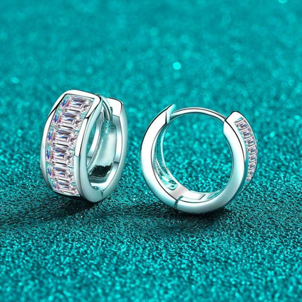 Chic 1.8 Carat Lab-Diamond Silver Huggie Earrings - An Essence of Elegance - Très Elite