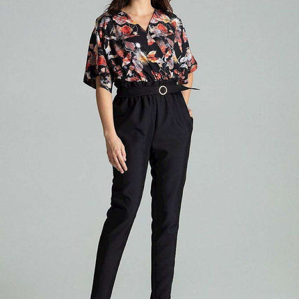 Chic Beige Trousers with Glamorous Golden Buckle - Comfortable Style - Très Elite