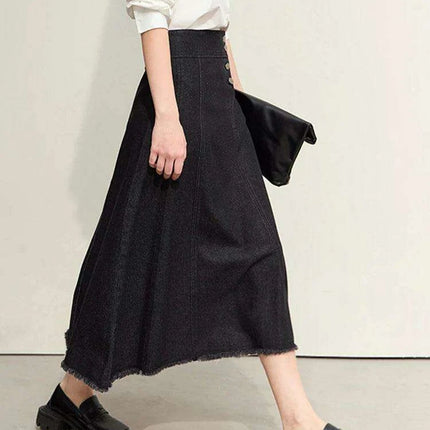 Chic Black A-Line Denim Skirt for Women - Stylish Autumn Essential with Button Front and Trendy Split Detail - Très Elite