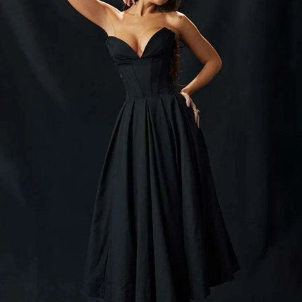 Chic Black Backless A-Line Spaghetti Strap Maxi Dress - Stunning Off-Shoulder Evening Fashion - Très Elite