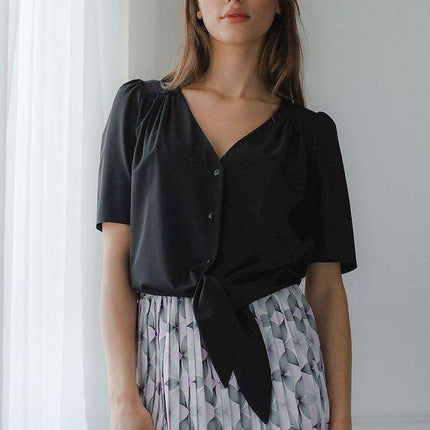 Chic Black Short Sleeve Top with Romantic Heart Neckline - Très Elite