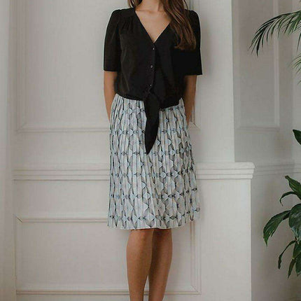 Chic Black Short Sleeve Top with Romantic Heart Neckline - Très Elite