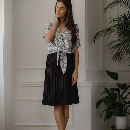 Chic Black Short Sleeve Top with Romantic Heart Neckline - Très Elite