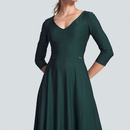 Chic Black V-Neck Midi Dress with Flared Skirt - Très Elite