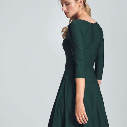 Chic Black V-Neck Midi Dress with Flared Skirt - Très Elite
