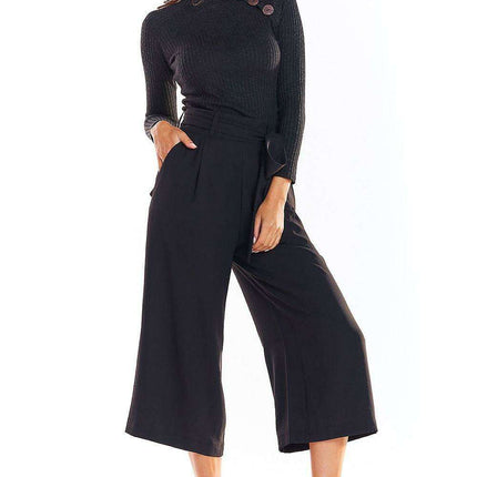Chic Button-Embellished Knit Pullover - Très Elite
