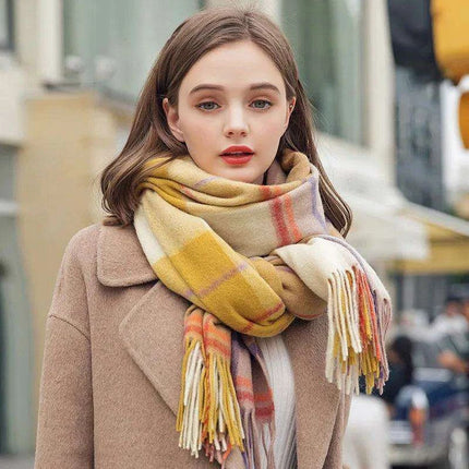 Chic Cashmere Plaid Wrap - Elegant Winter Neck Accessory - Très Elite