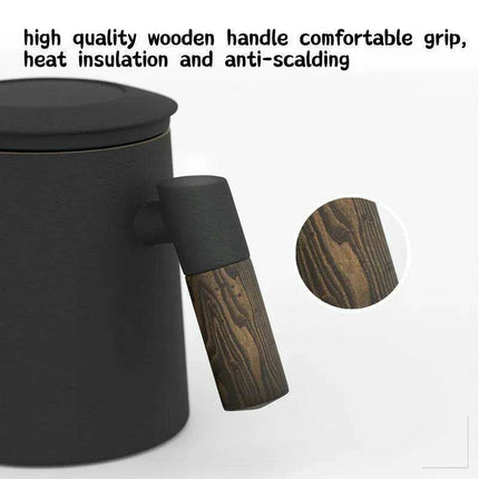 Chic Ceramic Tea Mug with Wooden Handle and Infuser Lid - Essential Drinkware for Every Occasion - Très Elite