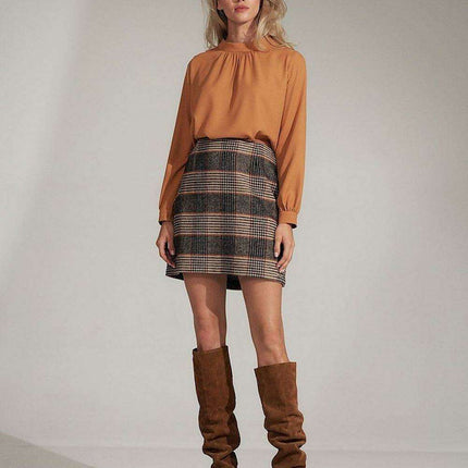 Chic Checkered Mini Skirt with Stylish Zip Detail - Très Elite