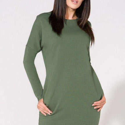 Chic Collared Evening Gown with Edgy Raw Hem Detail - Très Elite