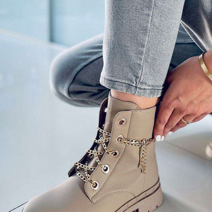 Chic Comfort Boots with Gold Chain Detail - Très Elite