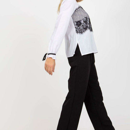 Chic Cotton Blouse with Exquisite Lace Details - Très Elite