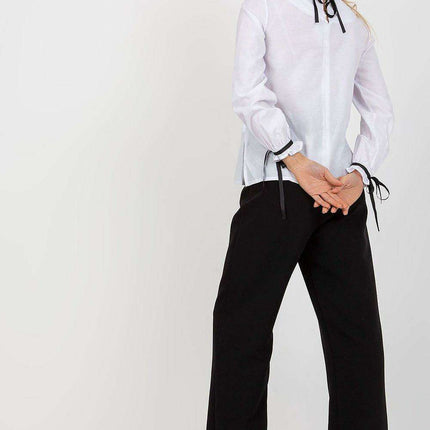 Chic Cotton Blouse with Exquisite Lace Details - Très Elite