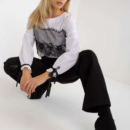 Chic Cotton Blouse with Exquisite Lace Details - Très Elite