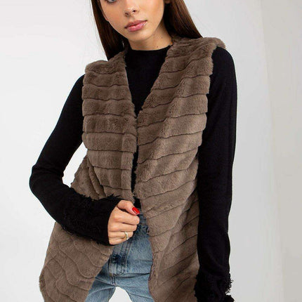 Chic Cream Faux Fur Vest with Elegant Hook Closure and Full Lining - Available in Multiple Sizes - Très Elite