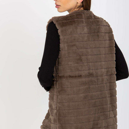 Chic Cream Faux Fur Vest with Elegant Hook Closure and Full Lining - Available in Multiple Sizes - Très Elite