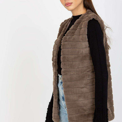 Chic Cream Faux Fur Vest with Elegant Hook Closure and Full Lining - Available in Multiple Sizes - Très Elite